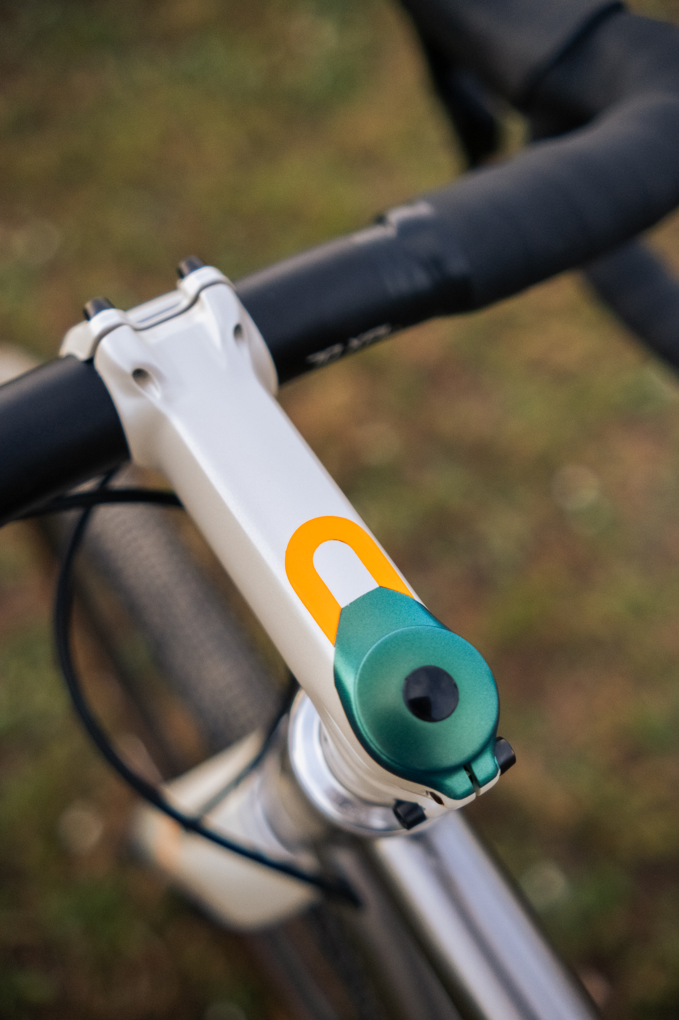 Tunnel vision drawing on stem